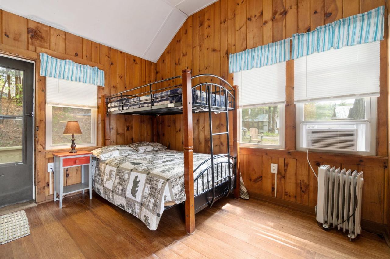 Hide-A-Way Waterfront Cottages Lake Luzerne Luaran gambar